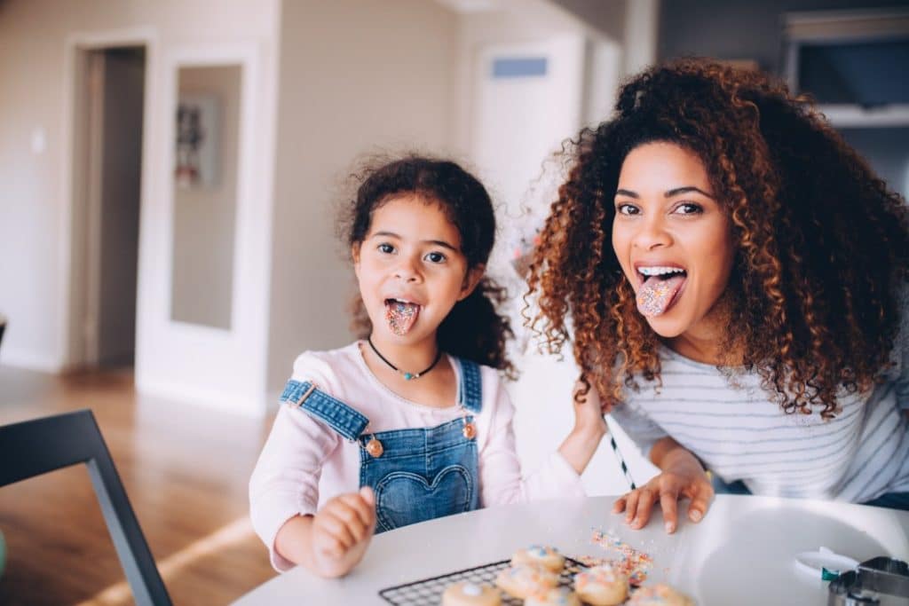 Jorge Majjul SEO Canada Colombia baking kitchen colorful fun mother tongue daughter cookies happy afro t20 eoJJyW 1